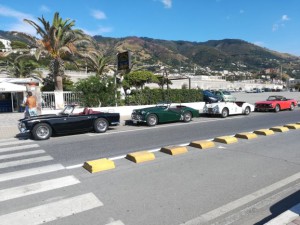 Le TR di fronte la gelateria di Giuseppe sul lungomare di Paola.